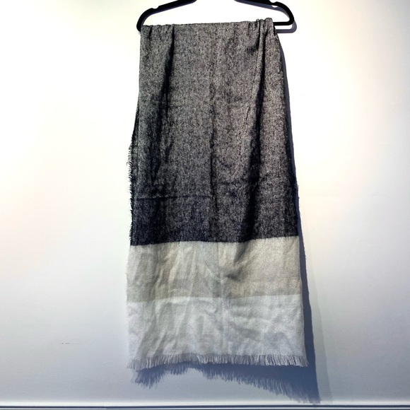 Aldo Scarf - Picture 2 of 4